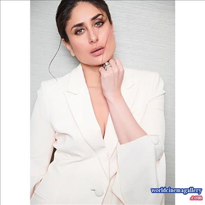 Kareena Kapoor Hot Ice Cream Stills