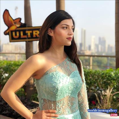 Mehreen Pirzada Latest Stills