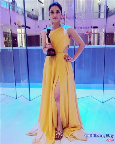 Mehreen Pirzada Stills At Zee Apsara Awards 2018