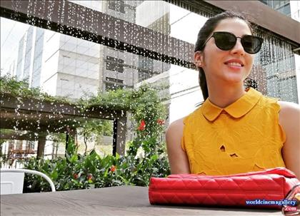 Mehreen Pirzada Stills At Zee Apsara Awards 2018