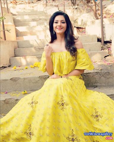 Mehreen Pirzada Stills At Zee Apsara Awards 2018