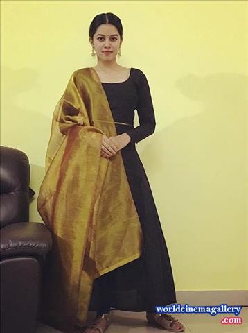 Mirnalini Latest Stills