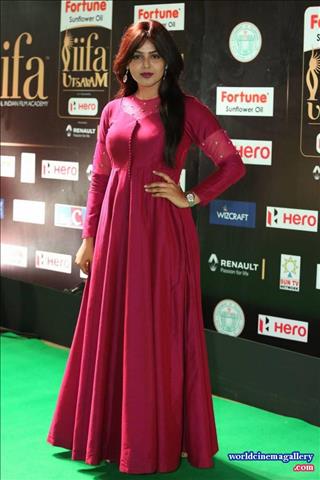 Monal Gajjar Stills At IIFA Utsavam Awards 2017