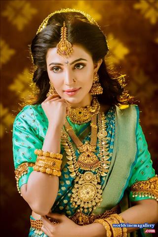 Parvatii Nair Green Saree Stills