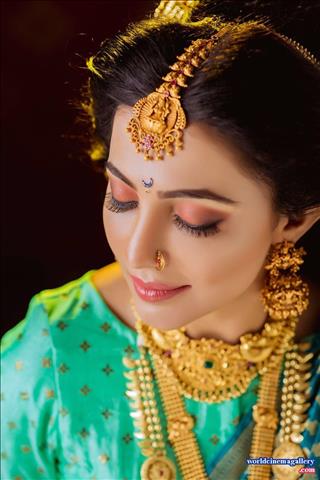 Parvatii Nair Green Saree Stills