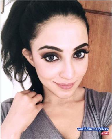 Parvatii Nair Green Saree Stills