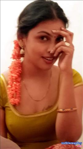 Sri Nikha Green Dress Stills