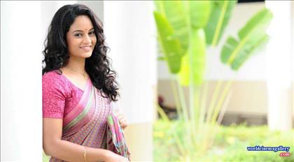 Suja Varunee Saree Stills