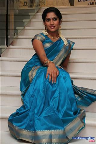 Swasika Blue Saree Stills At Appuchi Gramam Movie Audio Launch