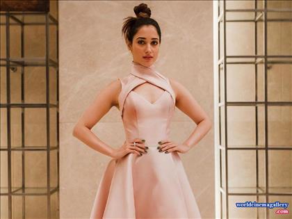 Tamanna Hot Stills in Cameraman Gangatho Rambabu