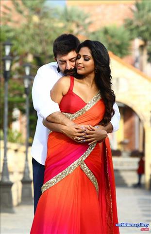 Amala Paul Hot Stills At Bhaskar Oru Rascal Movie