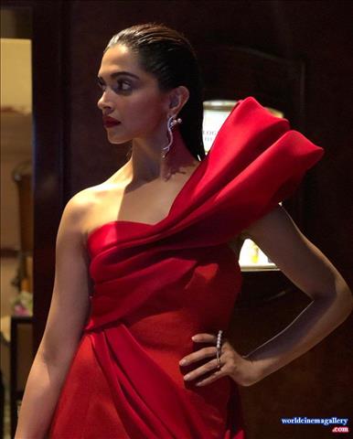 Deepika Padukone Stills At Metgala 2018
