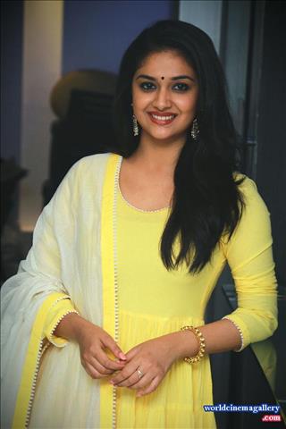 Keerthy Suresh Saree Stills At Nadigaiyar Thilagam Movie