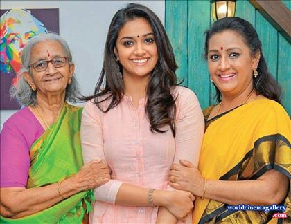 Keerthy Suresh Saree Stills At Nadigaiyar Thilagam Movie