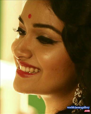 Keerthy Suresh Saree Stills At Nadigaiyar Thilagam Movie