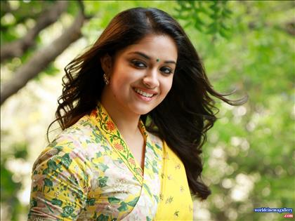 Keerthy Suresh Stills At Nadigaiyar Thilagam Movie