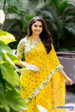Keerthy Suresh Stills At Nadigaiyar Thilagam Movie