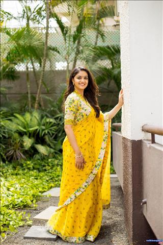 Keerthy Suresh Stills At Nadigaiyar Thilagam Movie