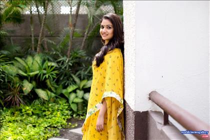 Keerthy Suresh Stills At Nadigaiyar Thilagam Movie