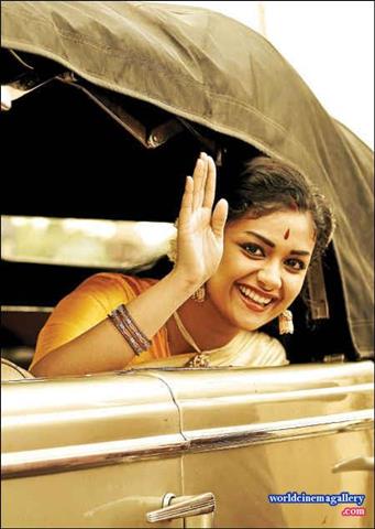 Keerthy Suresh Stills in Nadigaiyar Thilagam Movie