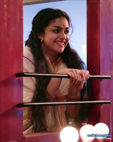 Keerthy Suresh Stills in Nadigaiyar Thilagam Movie