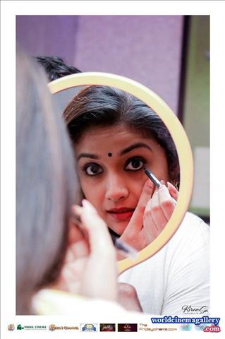 Keerthy Suresh Stills in Nadigaiyar Thilagam Movie