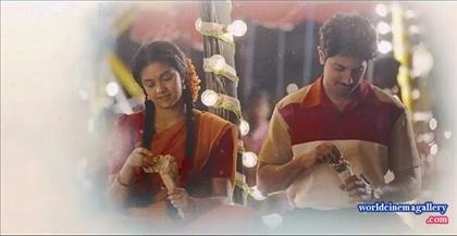 Keerthy Suresh Stills in Nadigaiyar Thilagam Movie