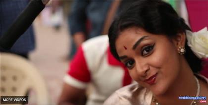 Keerthy Suresh Stills in Nadigaiyar Thilagam Movie