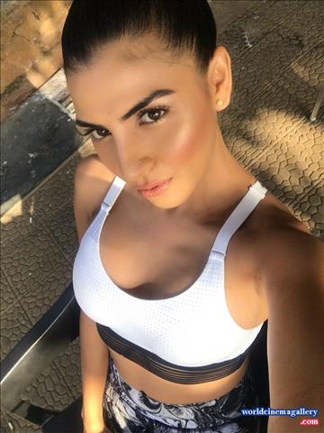 Rachel white Sexy Stills