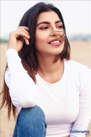 Rachel white Sexy Stills