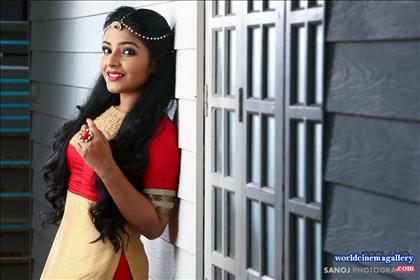 Rajisha Vijayan Kerala Saree Stills - World Cinema Gallery