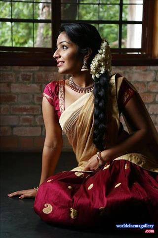 Rajisha Vijayan Kerala Saree Stills - World Cinema Gallery