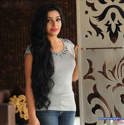 Rajisha Vijayan Kerala Saree Stills - World Cinema Gallery