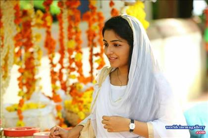 Rajisha Vijayan Kerala Saree Stills - World Cinema Gallery