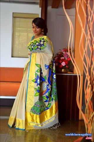 Rajisha Vijayan Kerala Saree Stills - World Cinema Gallery