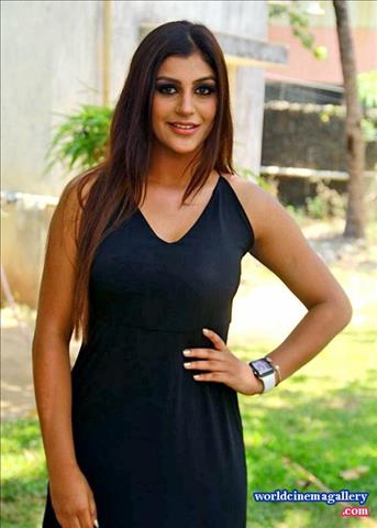 Yashika Aannand Hot Stills