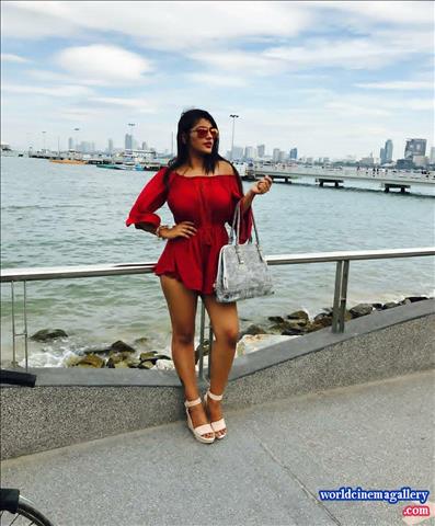 Yashika Aannand Hot Stills