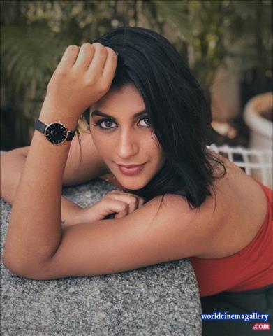 Yashika Aannand Sexy Stills