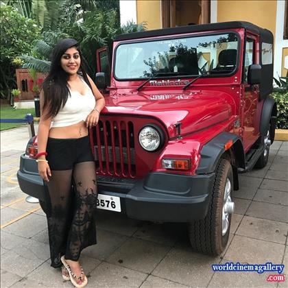 Yashika Aannand Stills At Iruttu Arayil Murattu Kuthu Movie