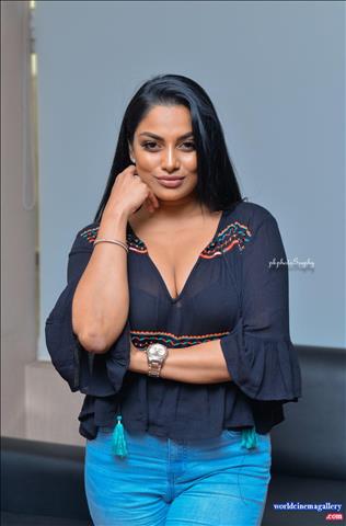 Yashika Aannand Stills At Iruttu Arayil Murattu Kuthu Movie