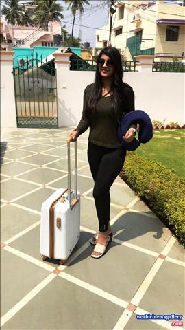 Yashika Aannand Stills At Iruttu Arayil Murattu Kuthu Movie