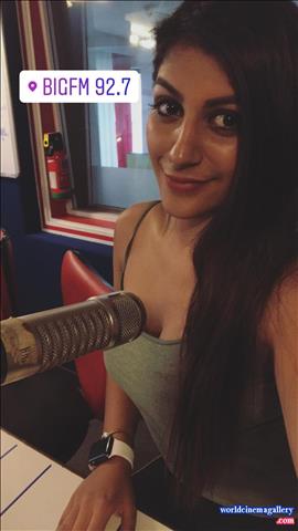 Yashika Aannand Stills At Iruttu Arayil Murattu Kuthu Movie