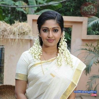 Actress Homely Look in Saree