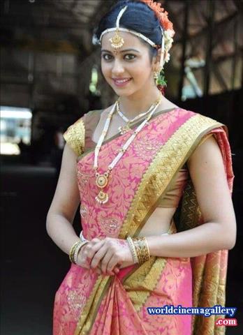 Actress Homely Look in Saree