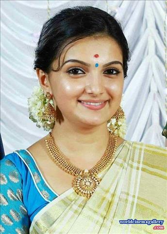 Actress Homely Look in Saree
