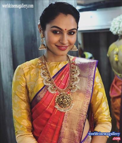 Andrea Jeremiah Saree Stills from Vadachennai movie