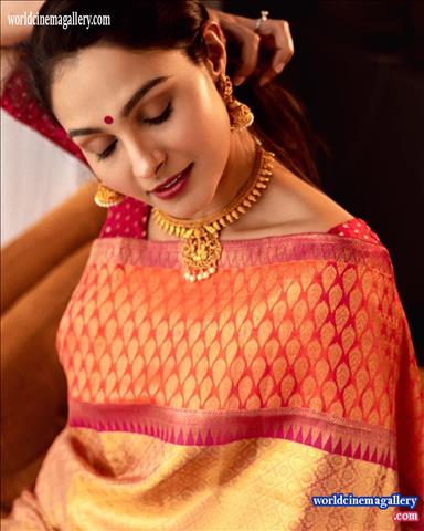 Andrea Jeremiah Saree Stills from Vadachennai movie