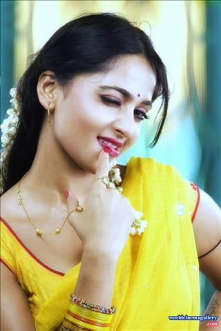 Anushka shetty Stills At Master Piece Vedam Movie