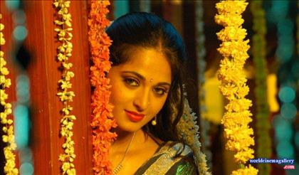 Anushka shetty Stills At Master Piece Vedam Movie