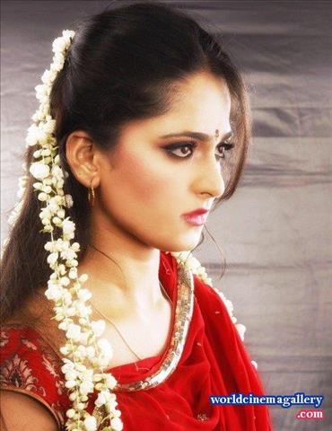 Anushka shetty Stills At Master Piece Vedam Movie